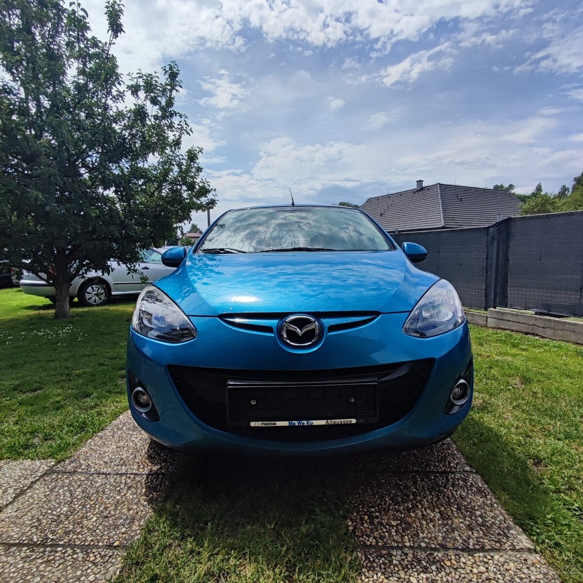 Mazda 2 1.3 benzín 55kw  rok 2011 top model