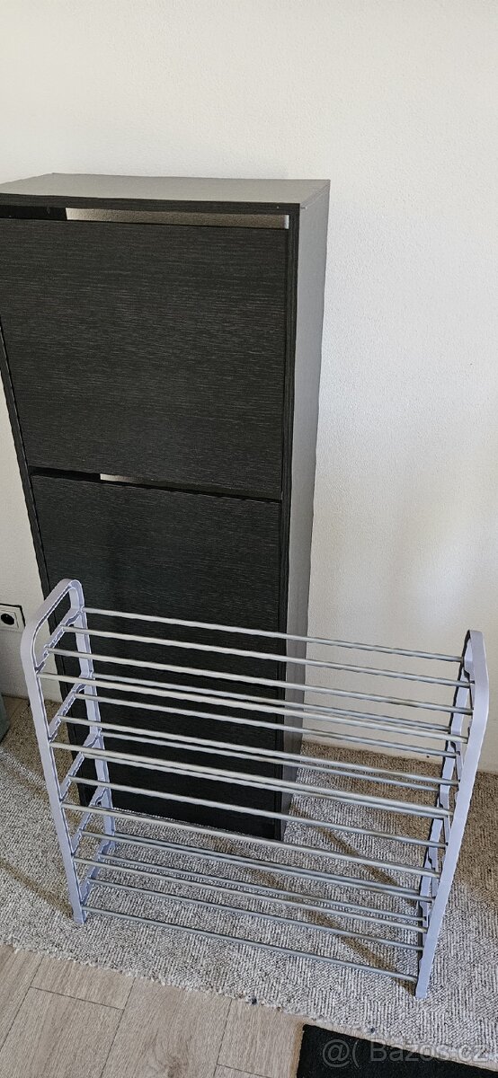 Černý botník (Ikea-Bissa) + šedý regál na boty