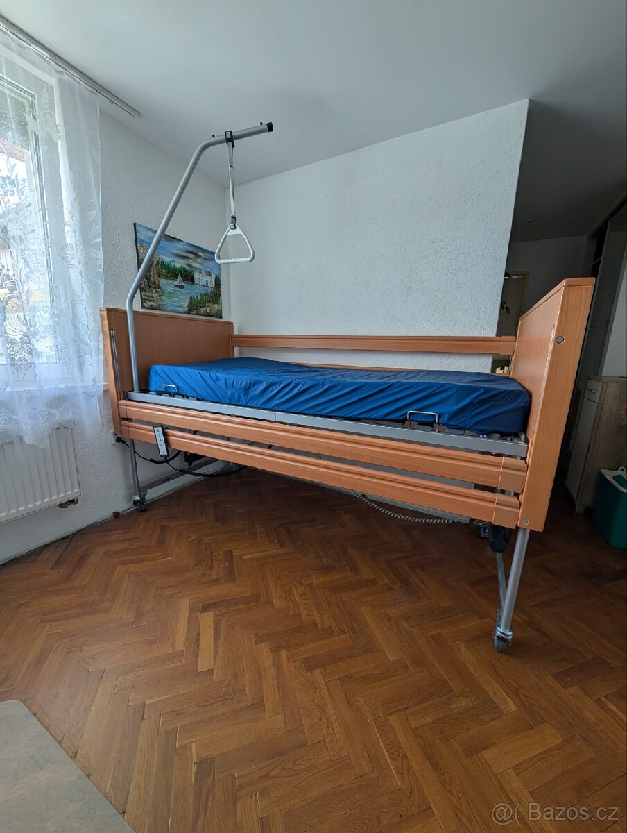 Polohovací elektrické lůžko PB 331-4
