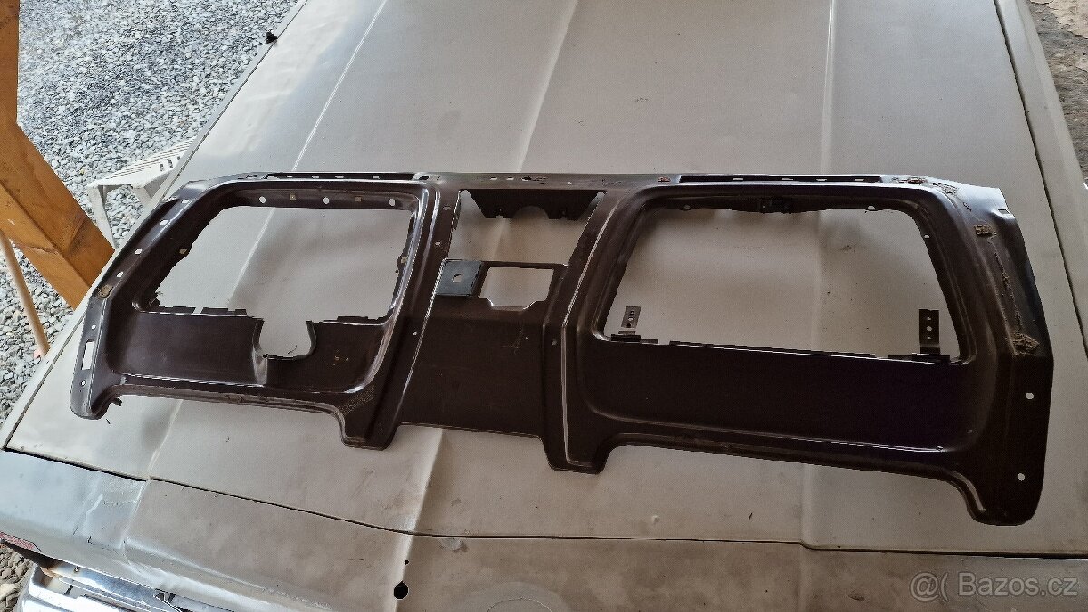 Ford Taunus palubni deska