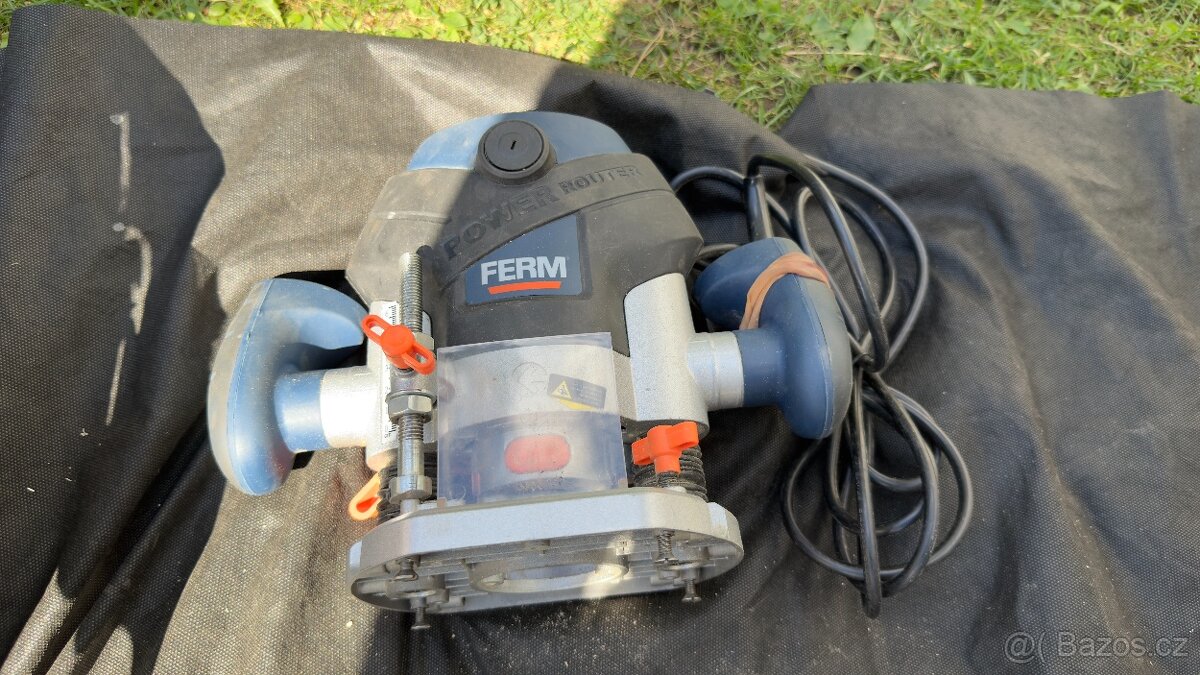 FERM PRM1015 - Horní frézka 1300W + sada frézek