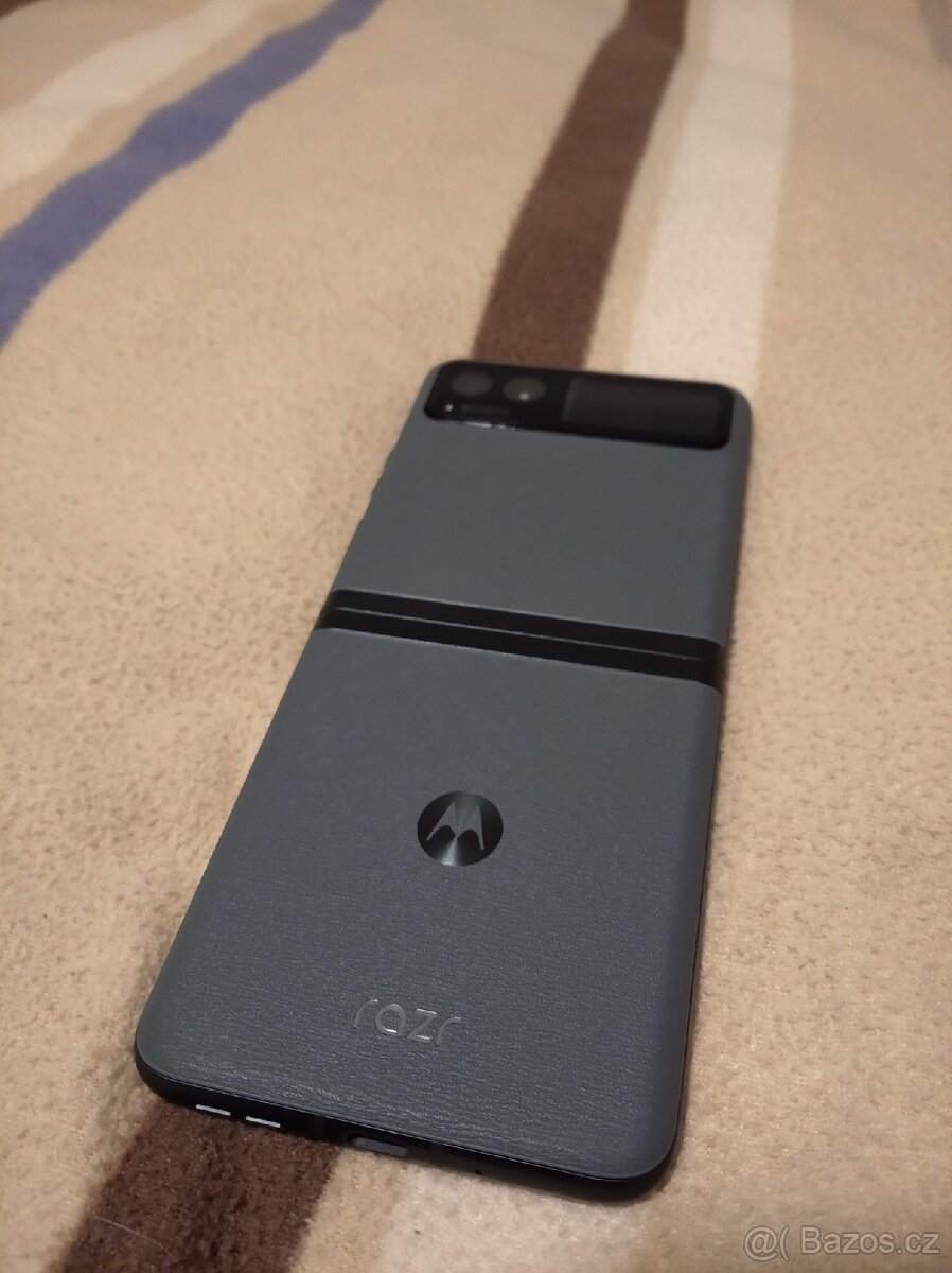 Nová Motorola RAZR 40