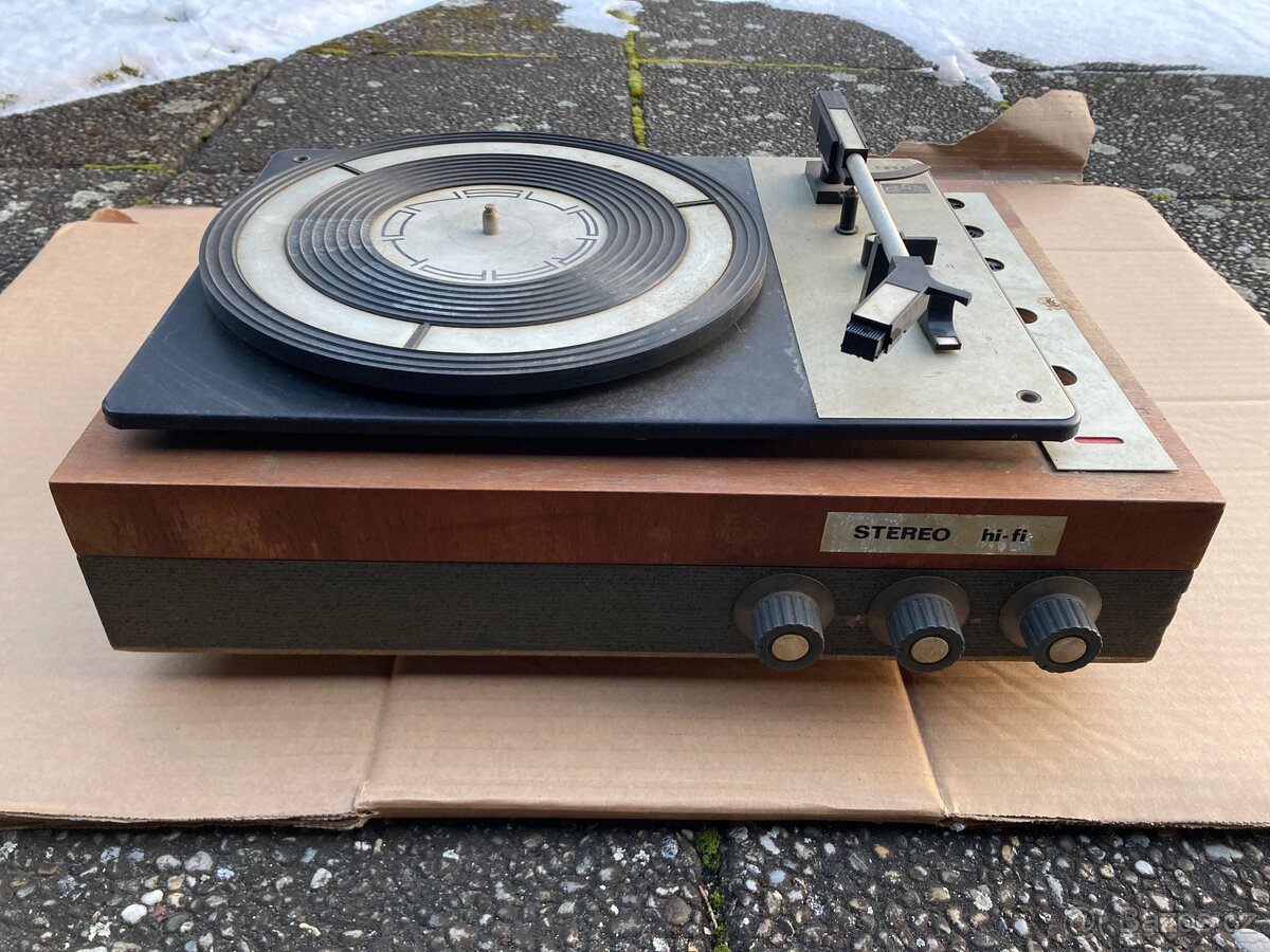 Gramofon Supraphon Model GZ 646