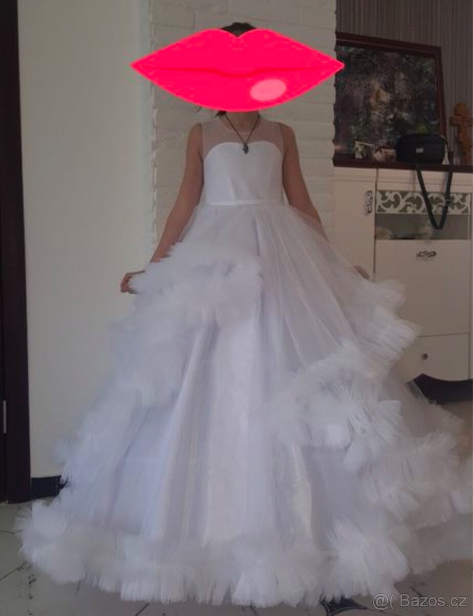 Prodám šaty pro menší slečnu