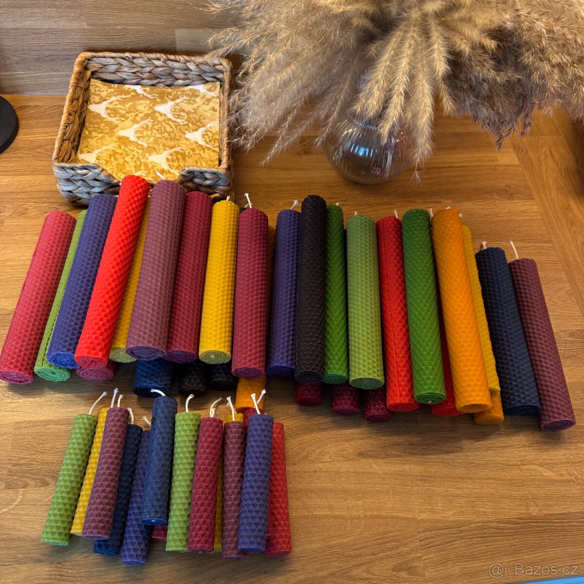 Sada svíček z včelího vosku, 46 kusů.