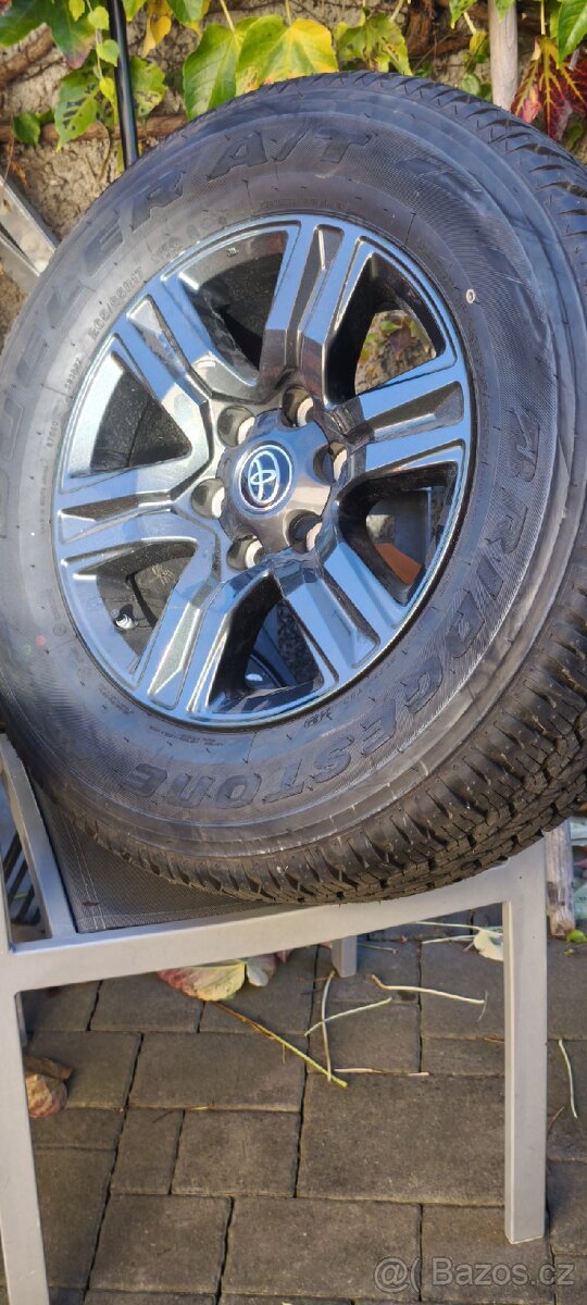 Toyota Hilux sada pneumatik - pneu