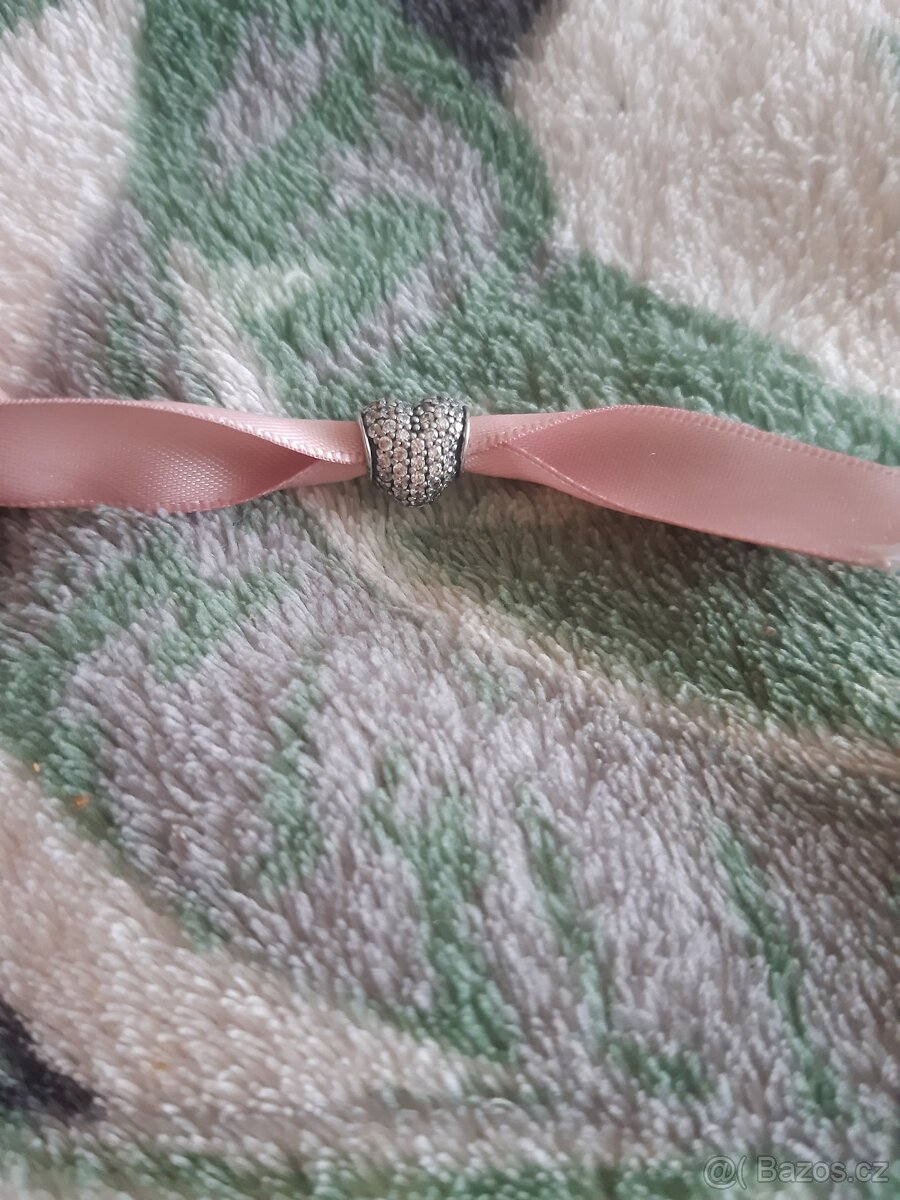 Stříbrný přívěsek originál Pandora Bílé pavé srdce