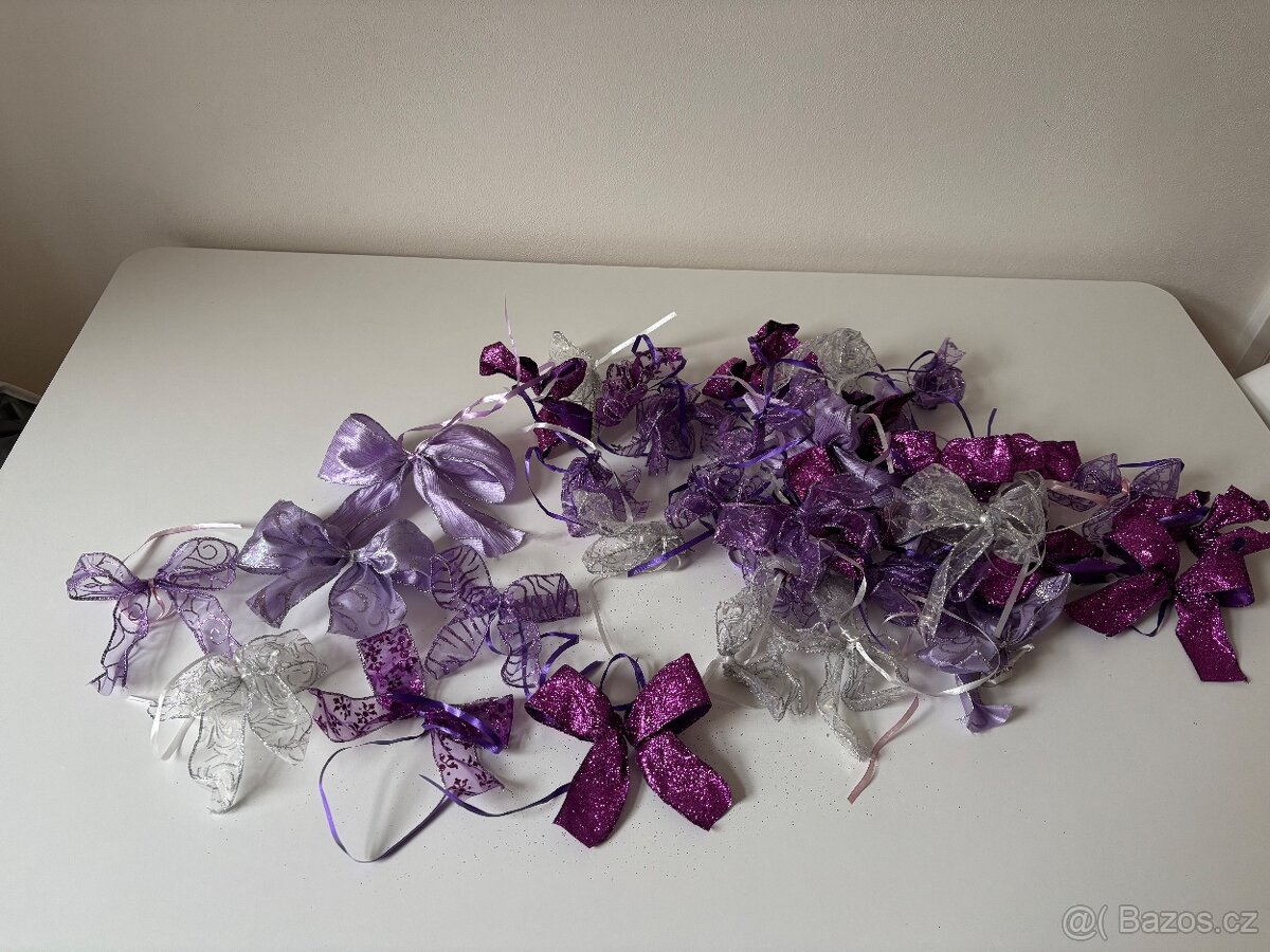 42 kusů dekorativních mašlí