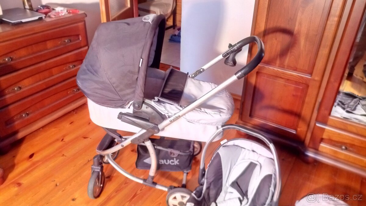 Kočárek 3v1 hluboká korba,sportovní sedačka,autosedacka