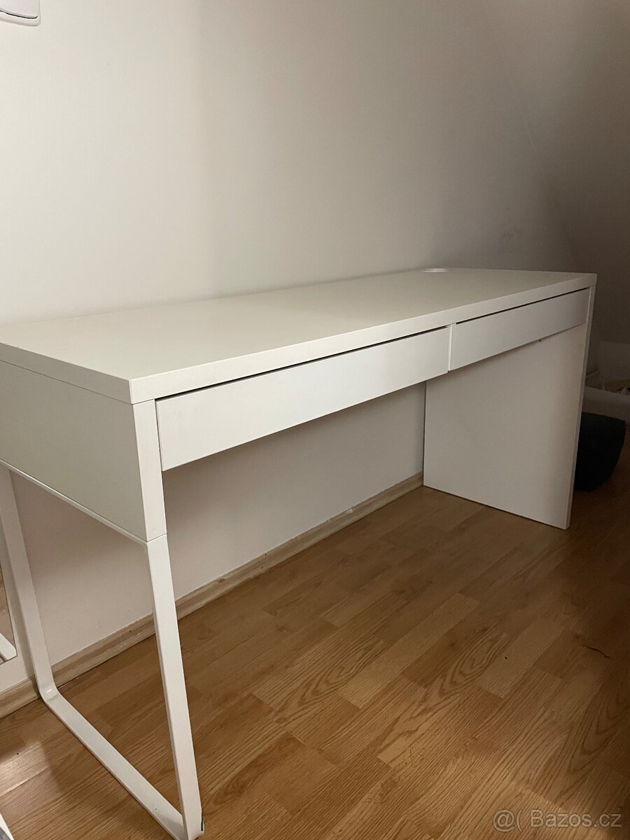 Psací stůl