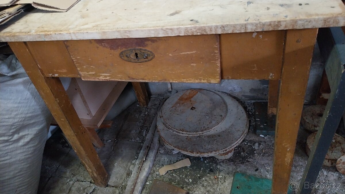 Dřevěný retro stůl, retro skládací polička