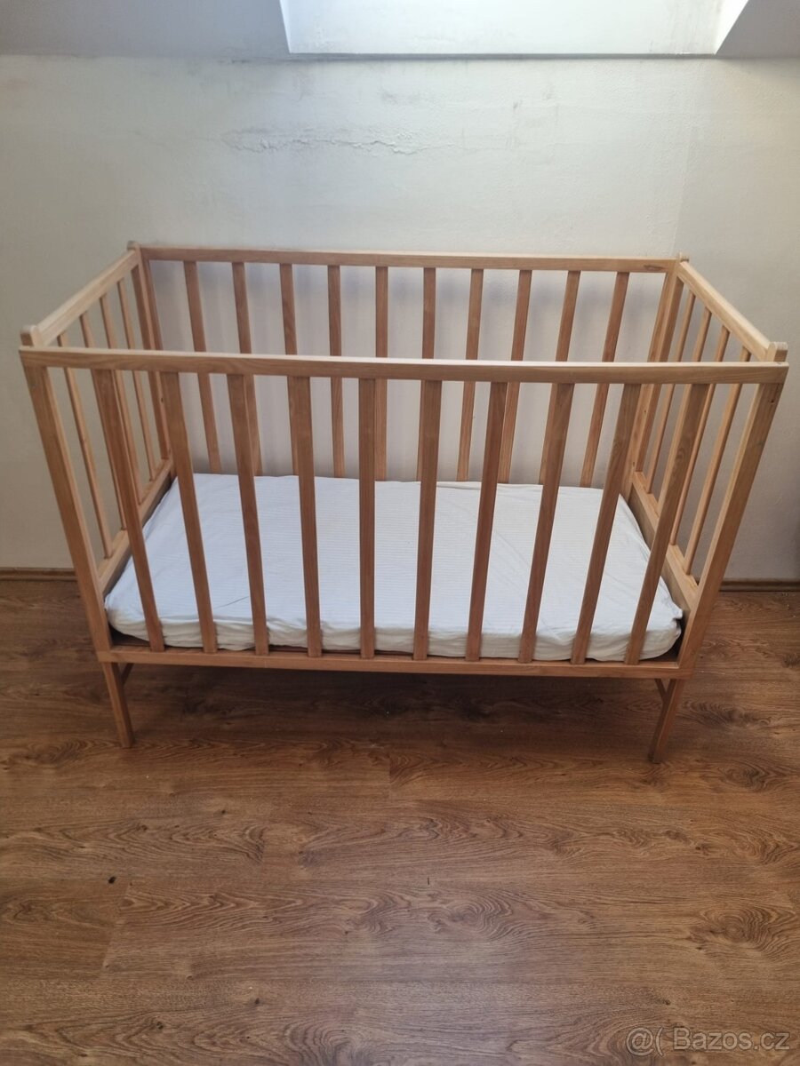 Dětská postýlka s matrací Říčany