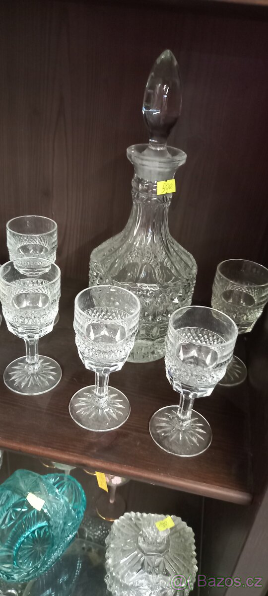 Sada karafa s poháry