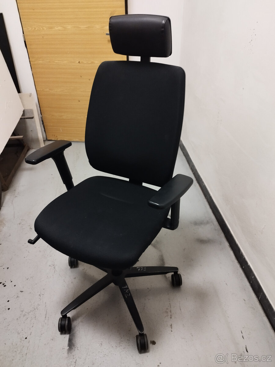 Kancelářské křeslo