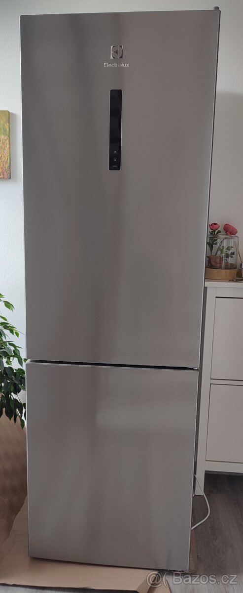 Chladnička Electrolux LNC7ME32X2