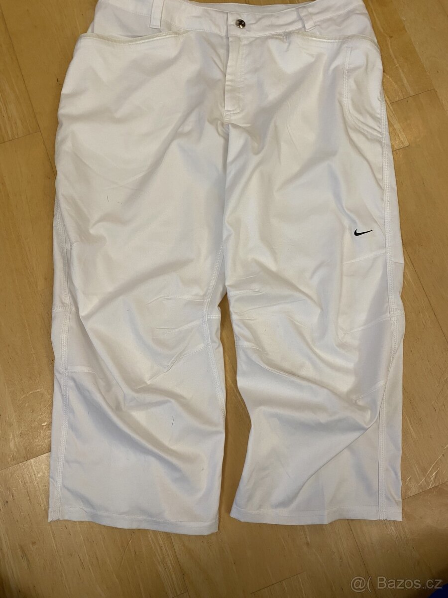 Bílé sportovní Capri kalhoty Nike vel. 38
