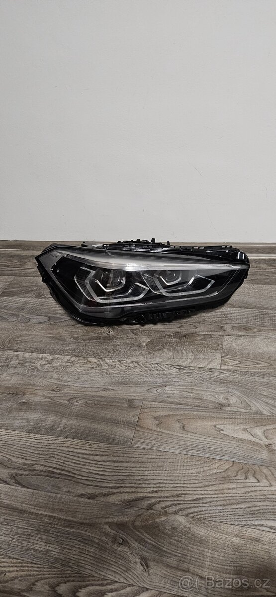 BMW X1 F48 pravy full led světlo