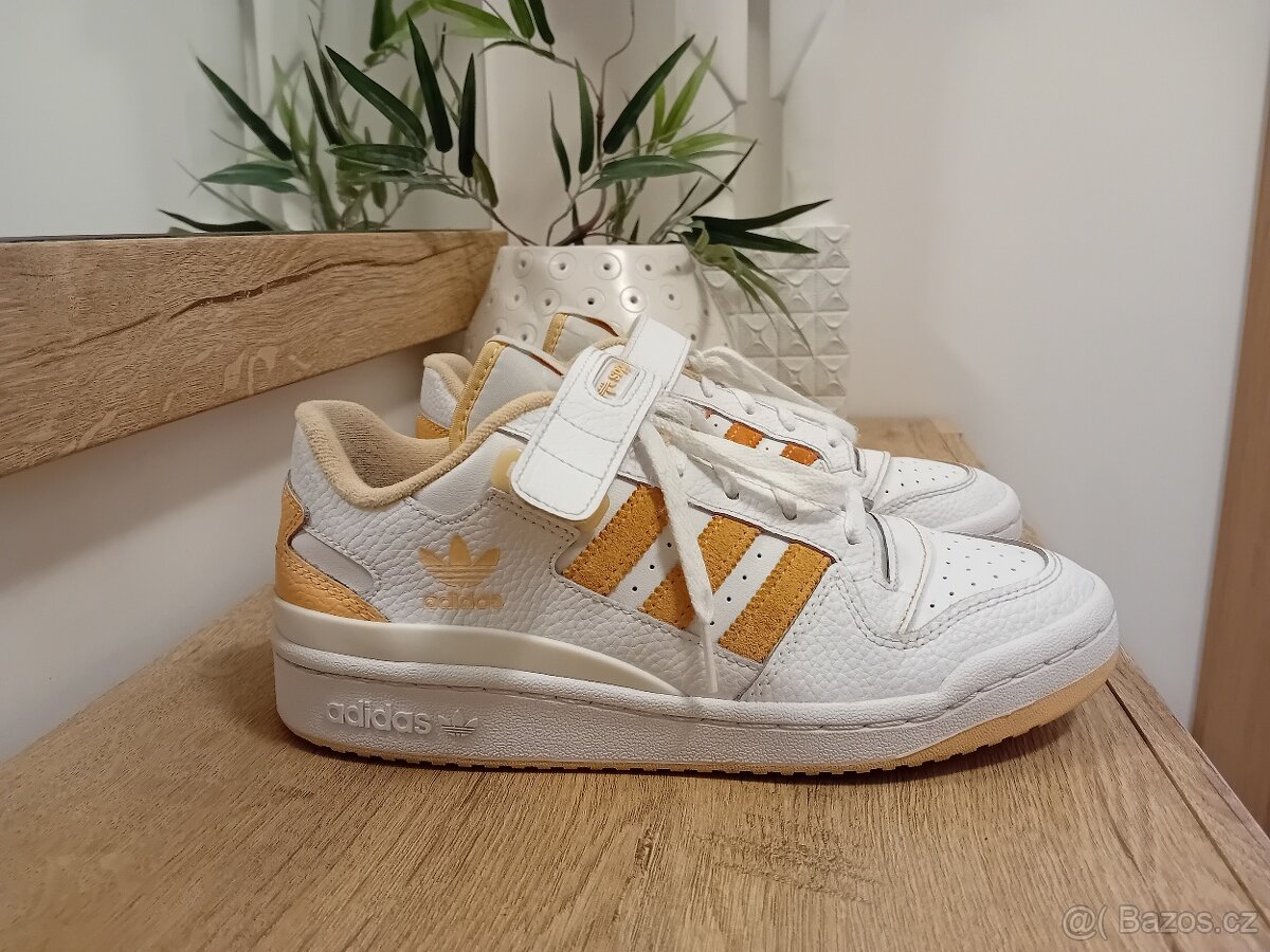 Adidas tenisky vel. 40 kožené unisex Rezervace