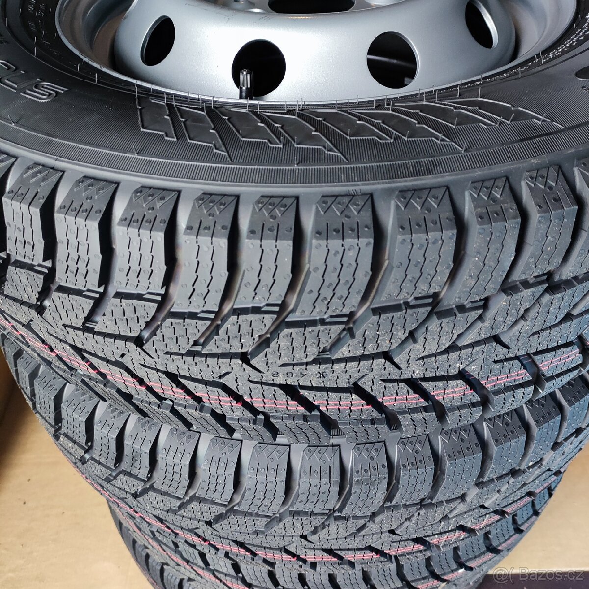 Nová komplet zimní kola dodávka 16" 215/75 R16C