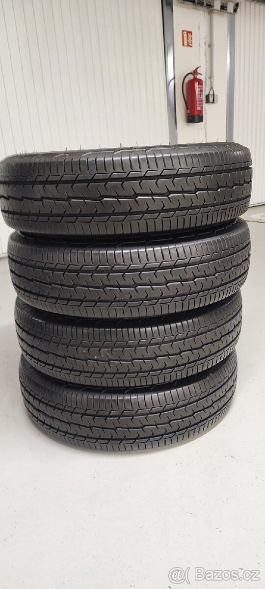 Jako nové 205/75/16C TOYO Nanoenergy VAN, 5123, 9.2mm-8.7mm.
