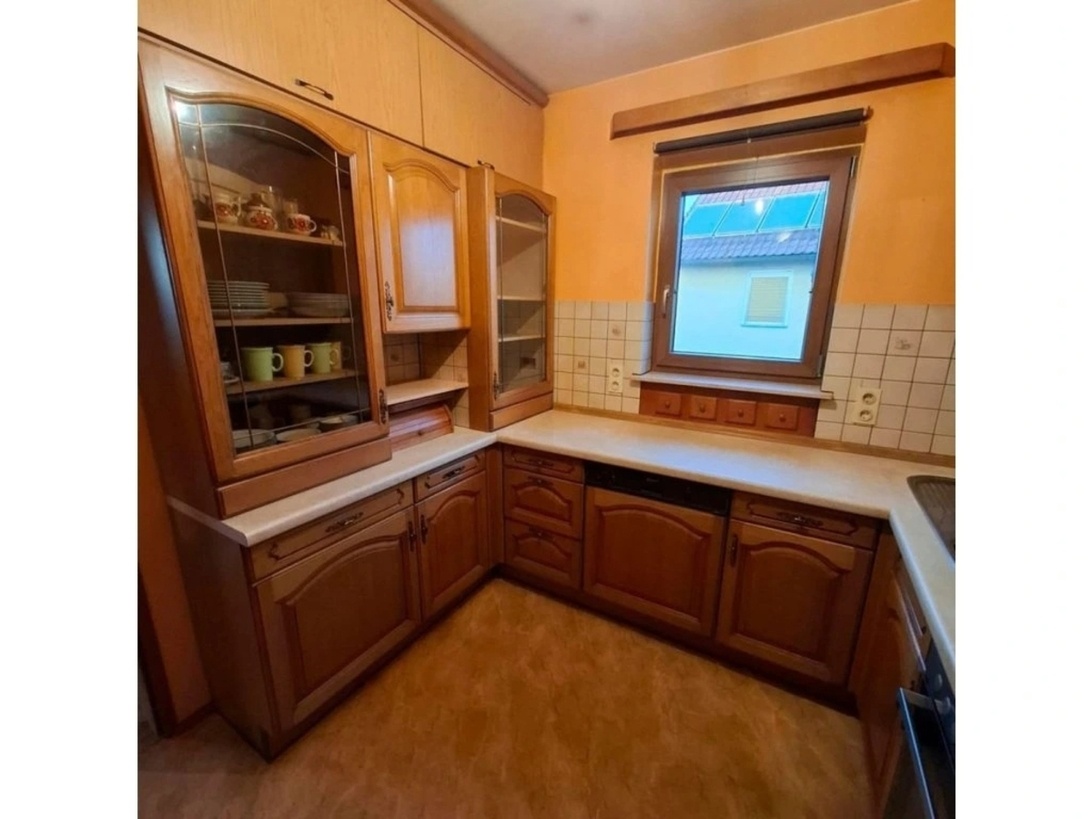 Kuchyňská linka z masivu, včetně spotřebičů, 4049