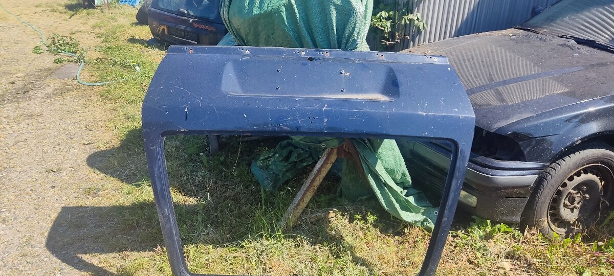 MB E124  combi,zadni dvere bez kororze