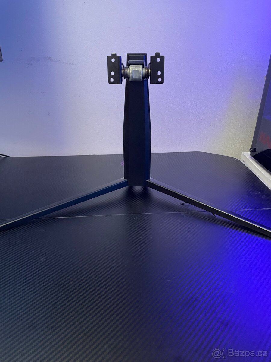 Držak na monitor