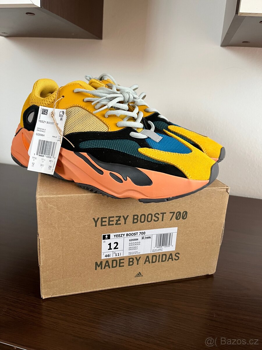 700