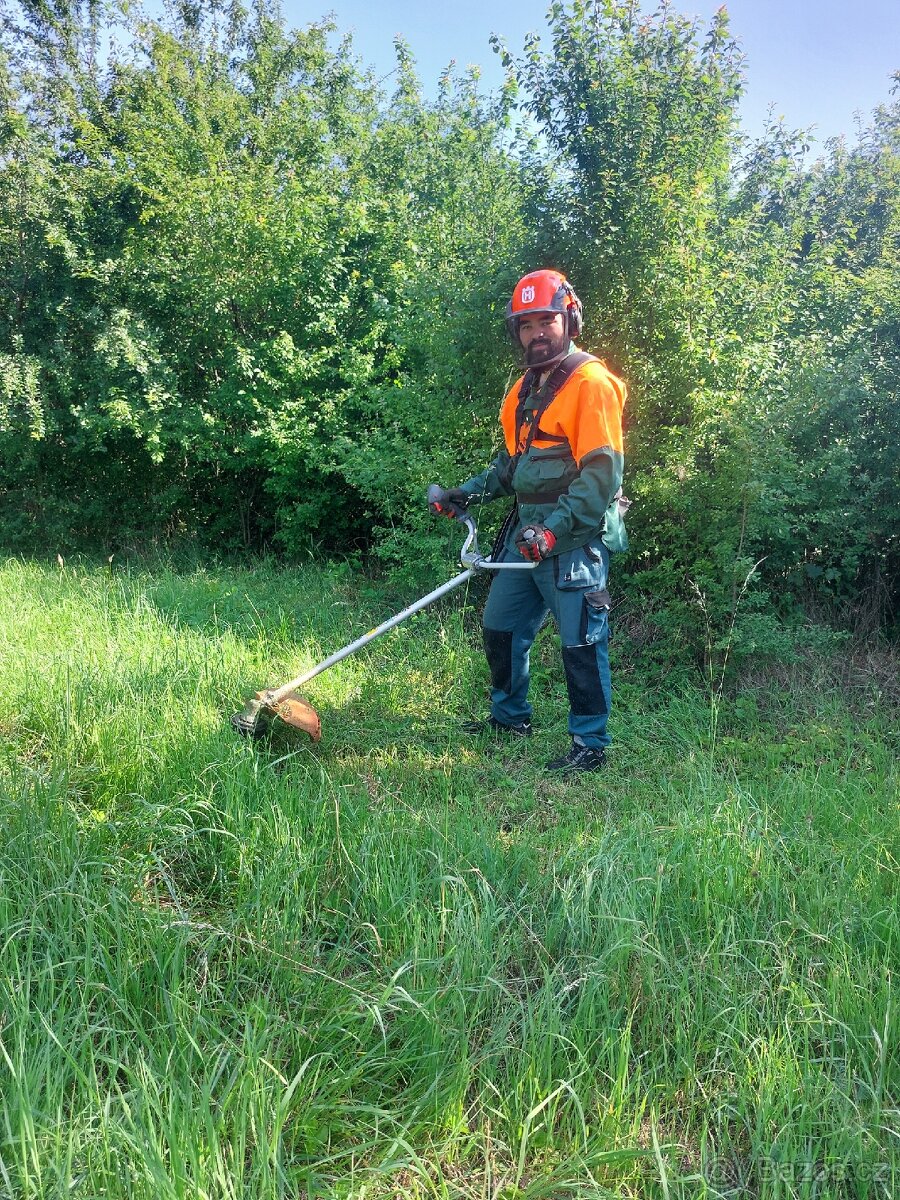 Sekání trávy, práce v lese, údržba zahrad a zeleně