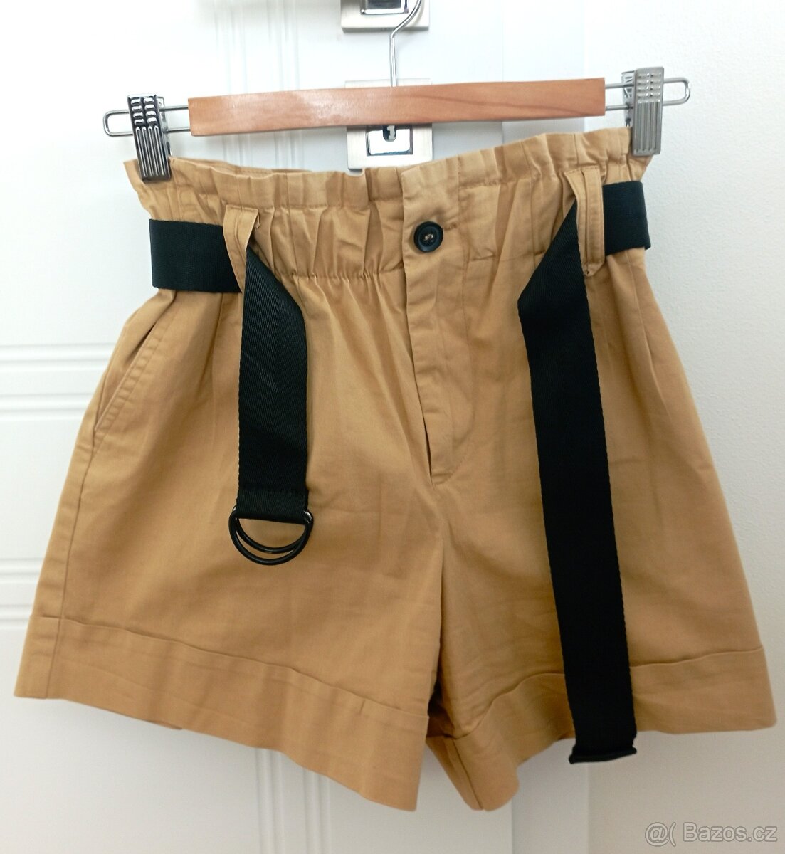 Dámské šortky Bershka, XS – béžové + černý pásek