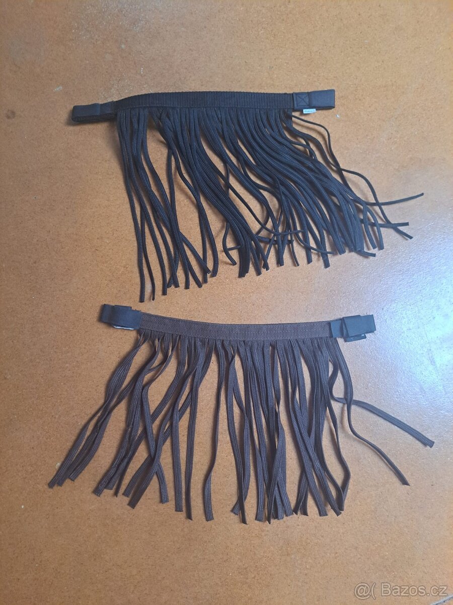 Třásně, drezurní třmeny