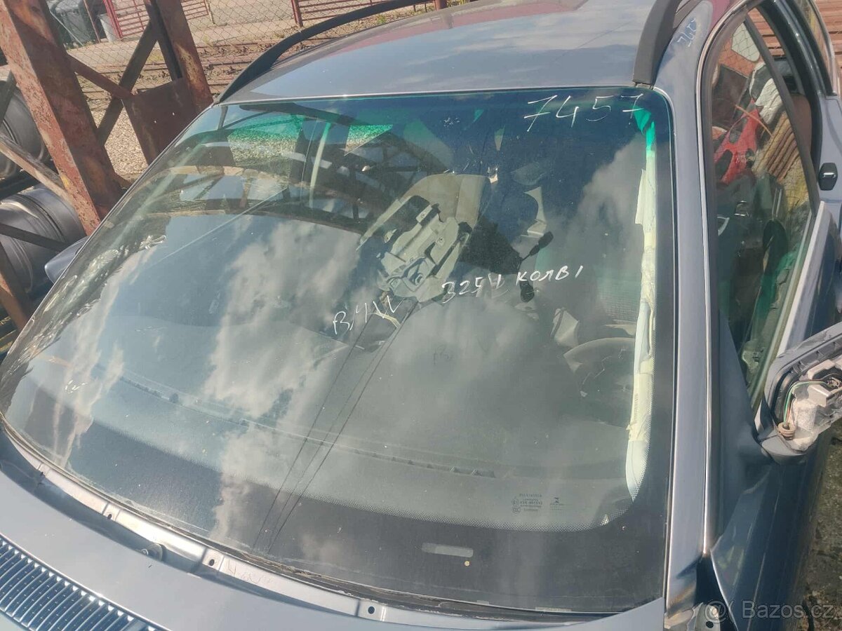 Čelní sklo BMW