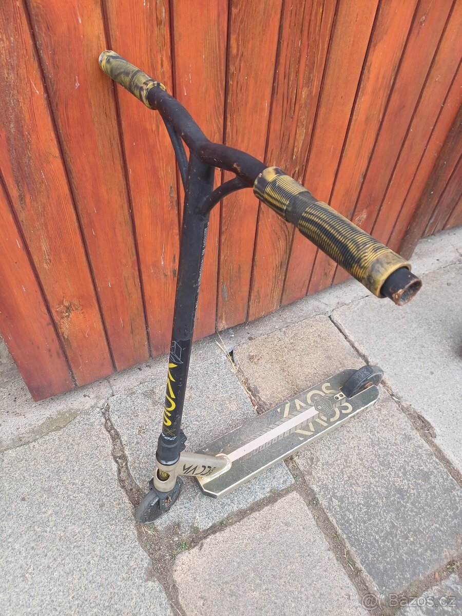 Freestylová koloběžka Maddgear Kaos