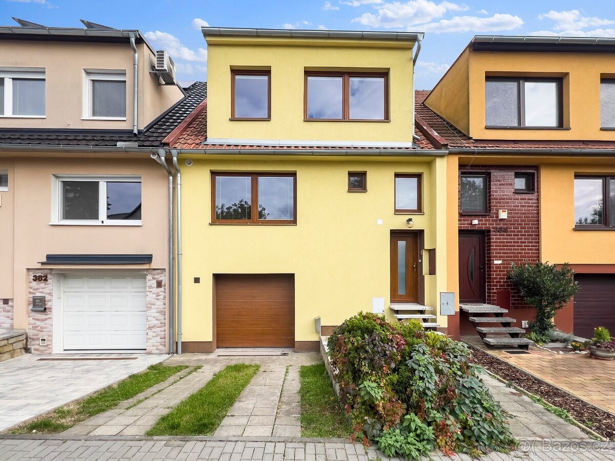 Pronájem luxusního domu 4+1, s balkónem a zahradou - Dobšice