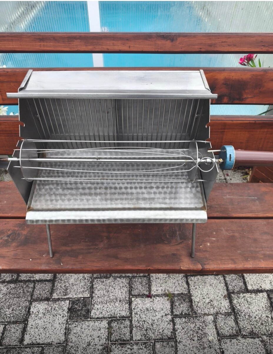 Nerezový skládací gril.