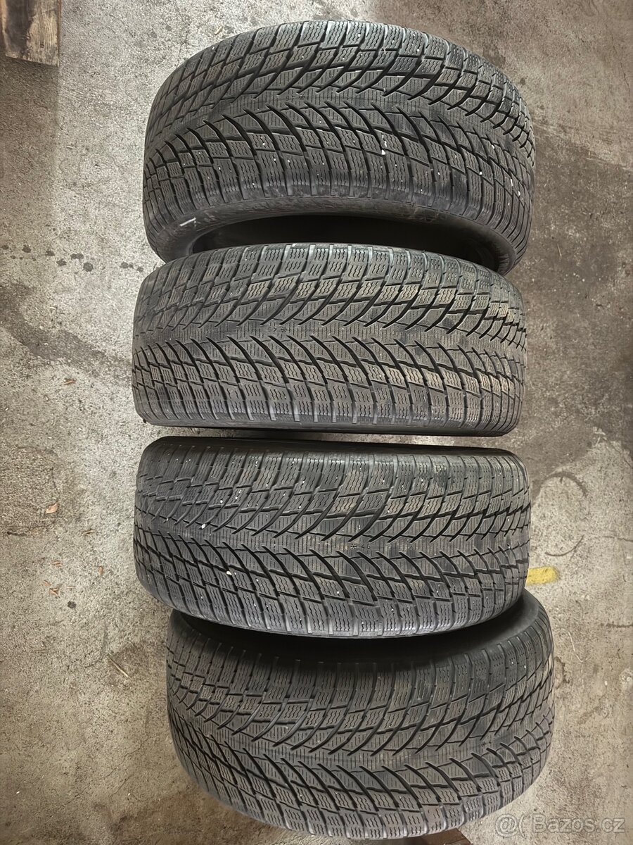 Nokian WR Snowpeoof P 235/45R18 98V