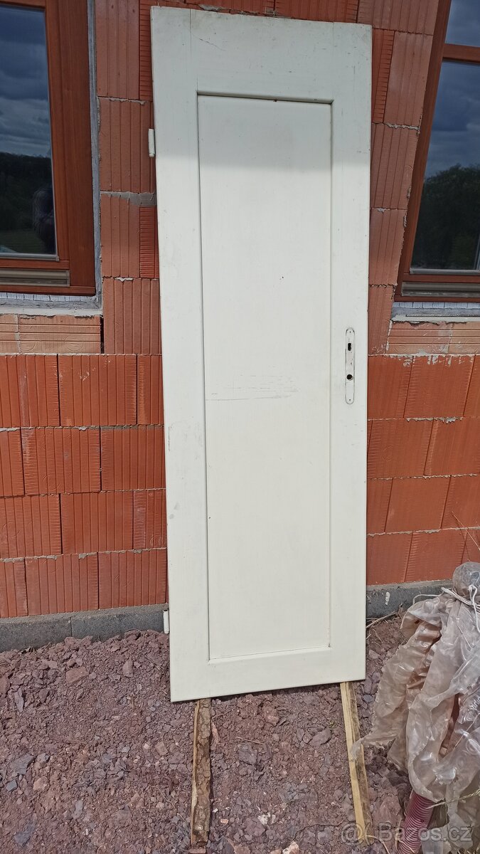 Staré starožitné dveře 60 cm pravé