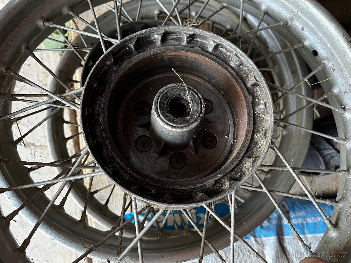 Náboje, kola, středy a řetězovky Jawa/CZ