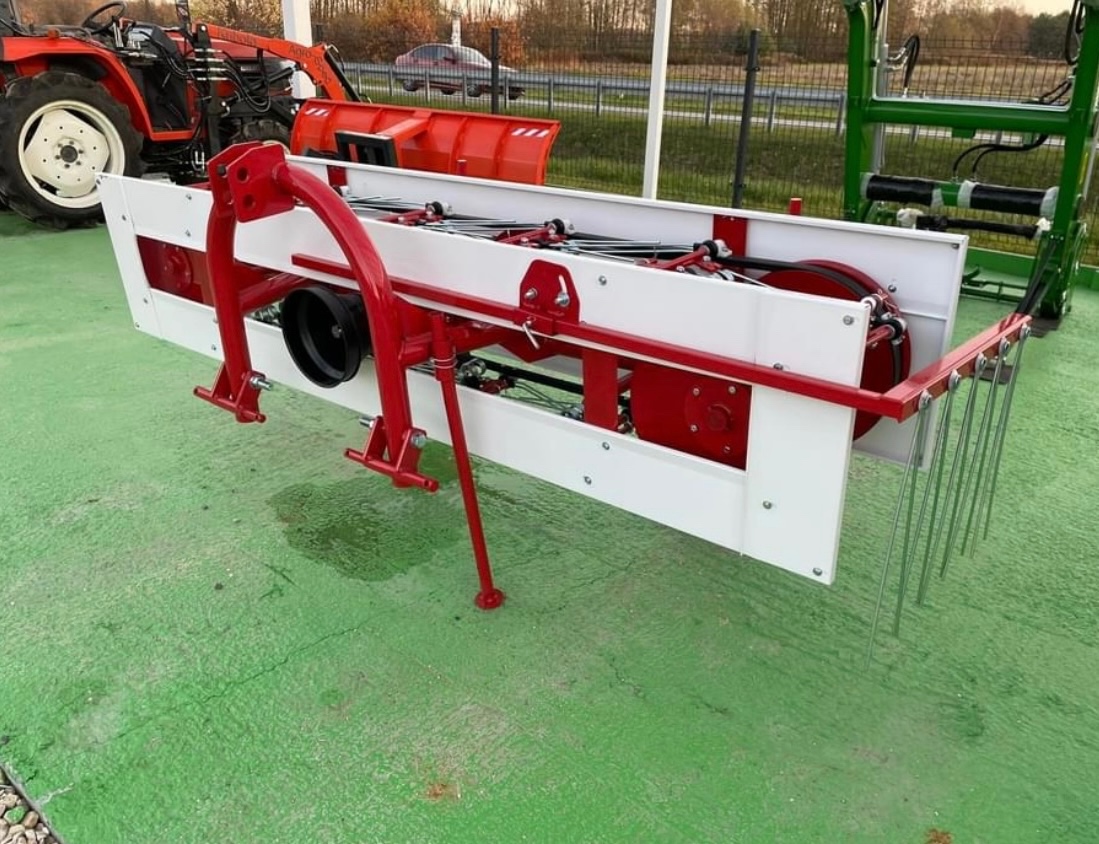 Pasový shrnovač sena za traktor