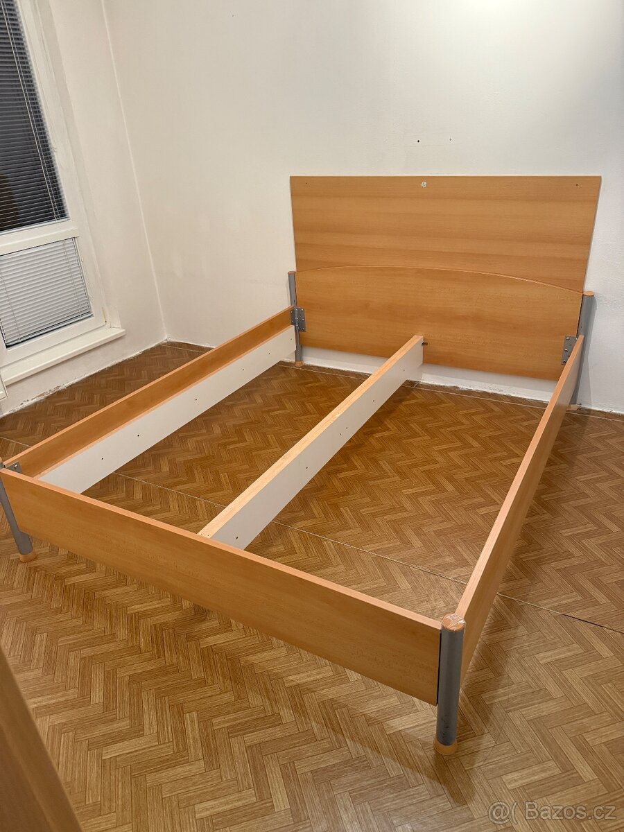 Bytelná postel 160x200 kovové spoje