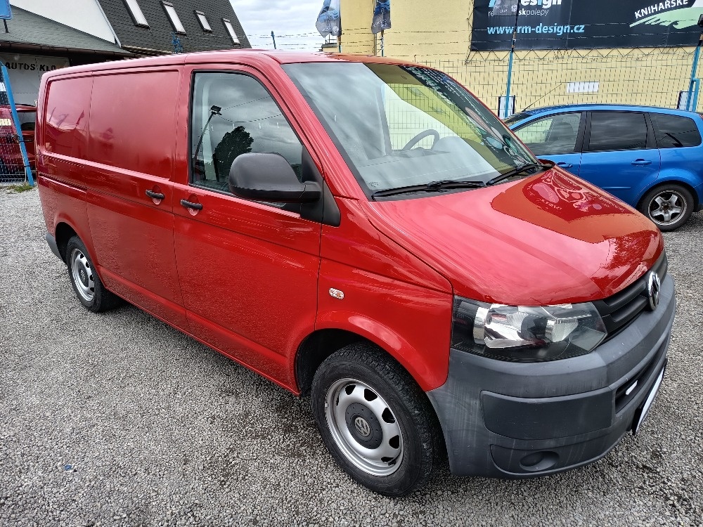 VOLKSWAGEN Transporter 2,0TDI 3-místný