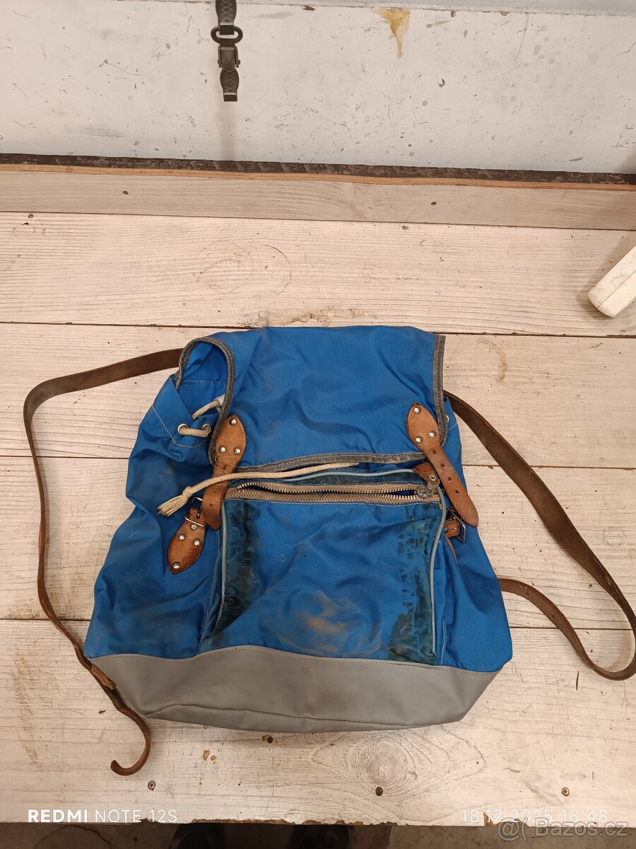 Retro starý dětský batůžek