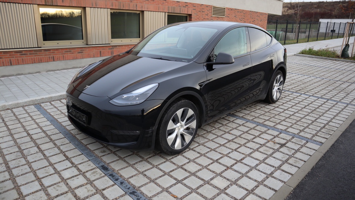 Tesla Model Y, Long Range 4WD, SoH 93.4%