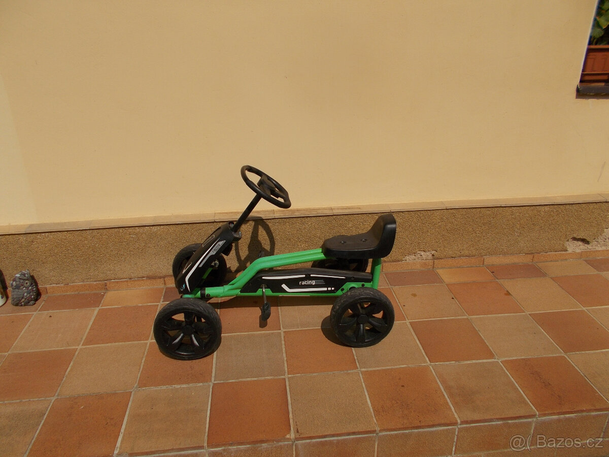 Dětská šlapací motokára