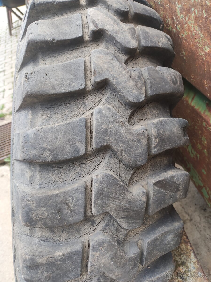 Pneu 10,50/16