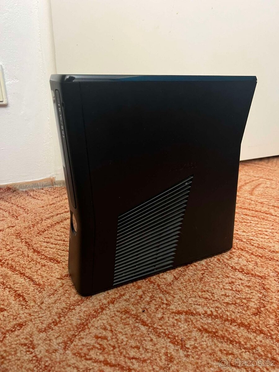 XBOX 360, kinect, 1x ovladač a 17 her