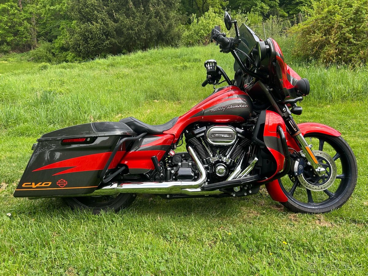 Harley Davidson Street Glide CVO FLHXSE 2017