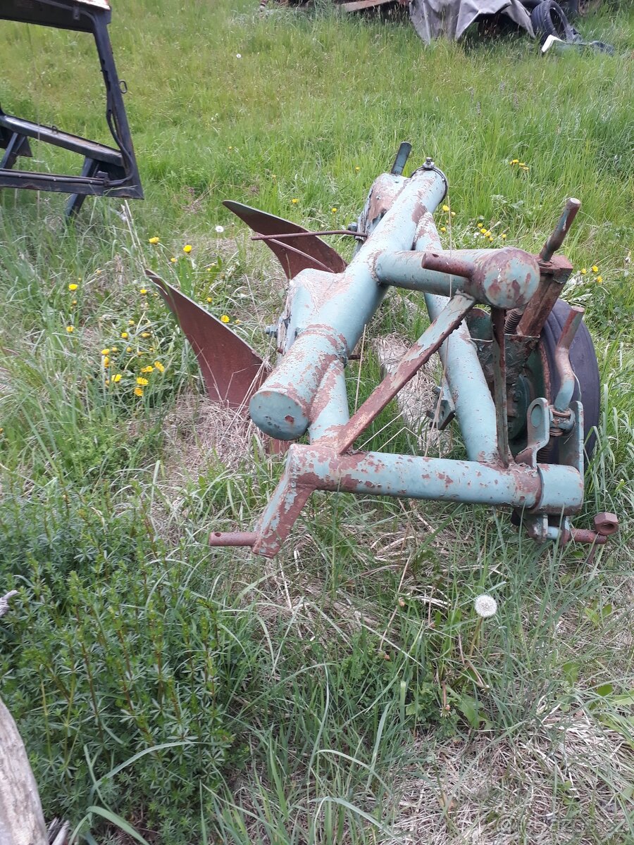 Dvouradličný pluh Roudnice