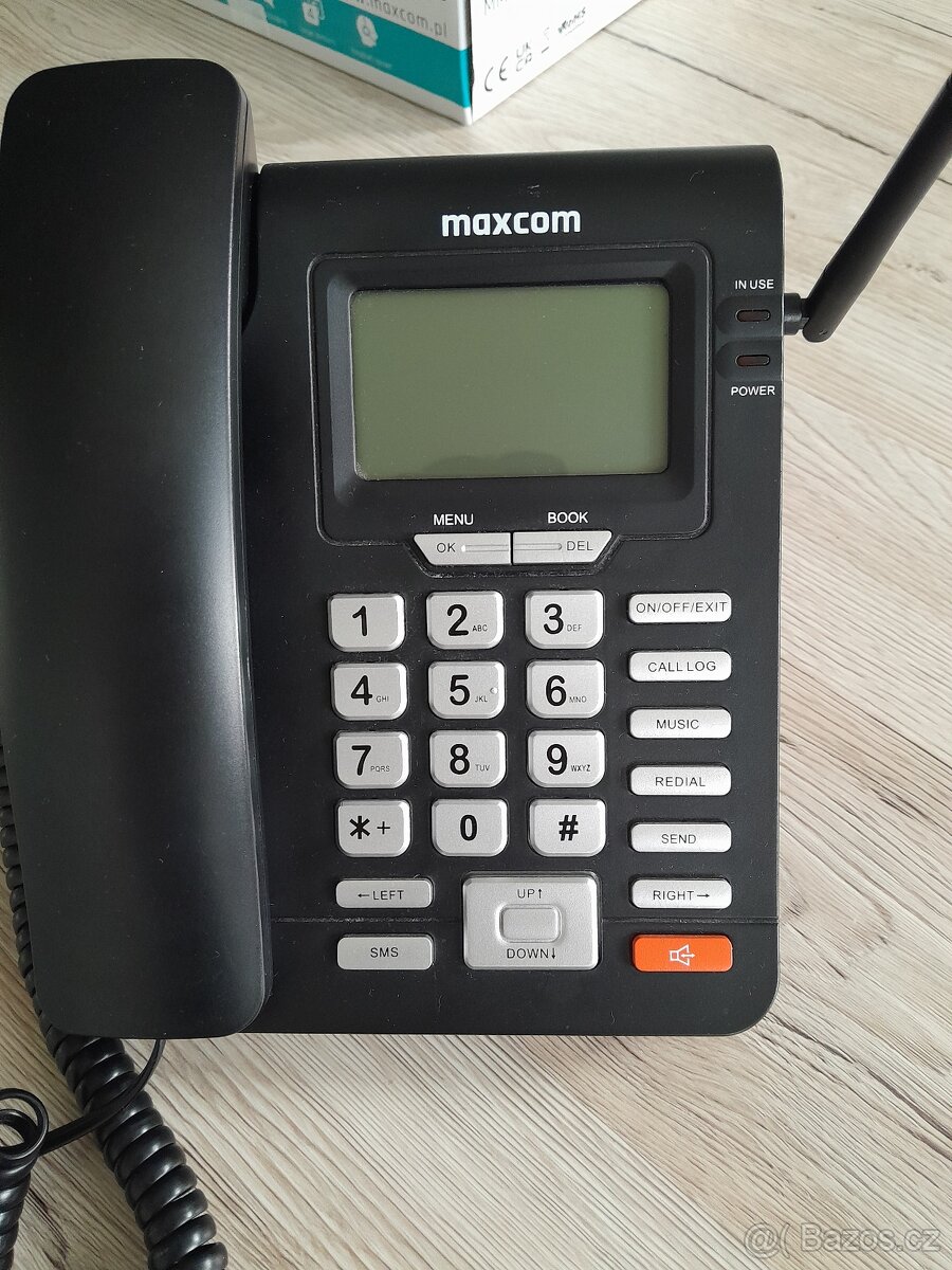 Stolní telefon s funkcemi mobilního Maxcom
