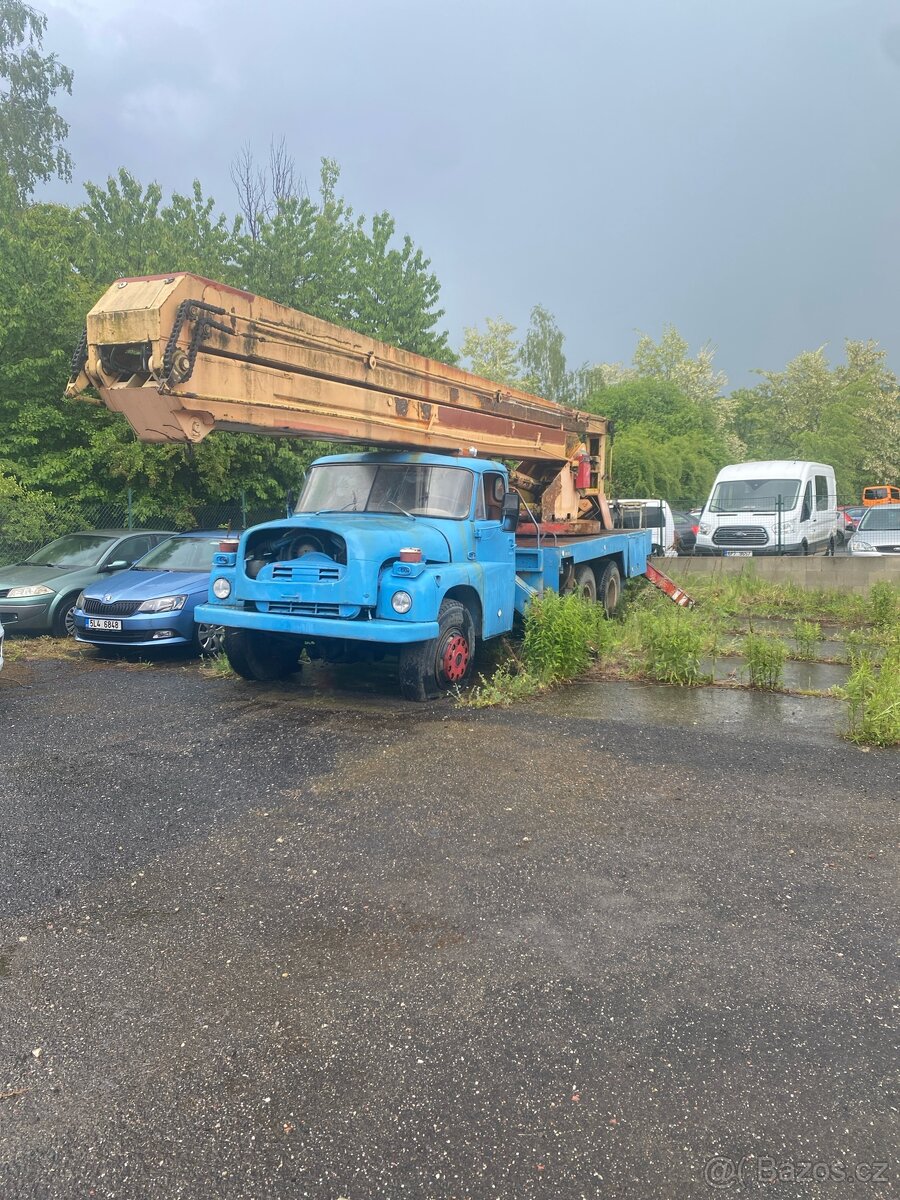 Tatra 148